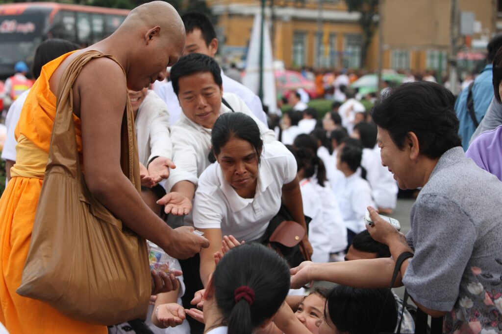 suc-buddhists-453317_1920